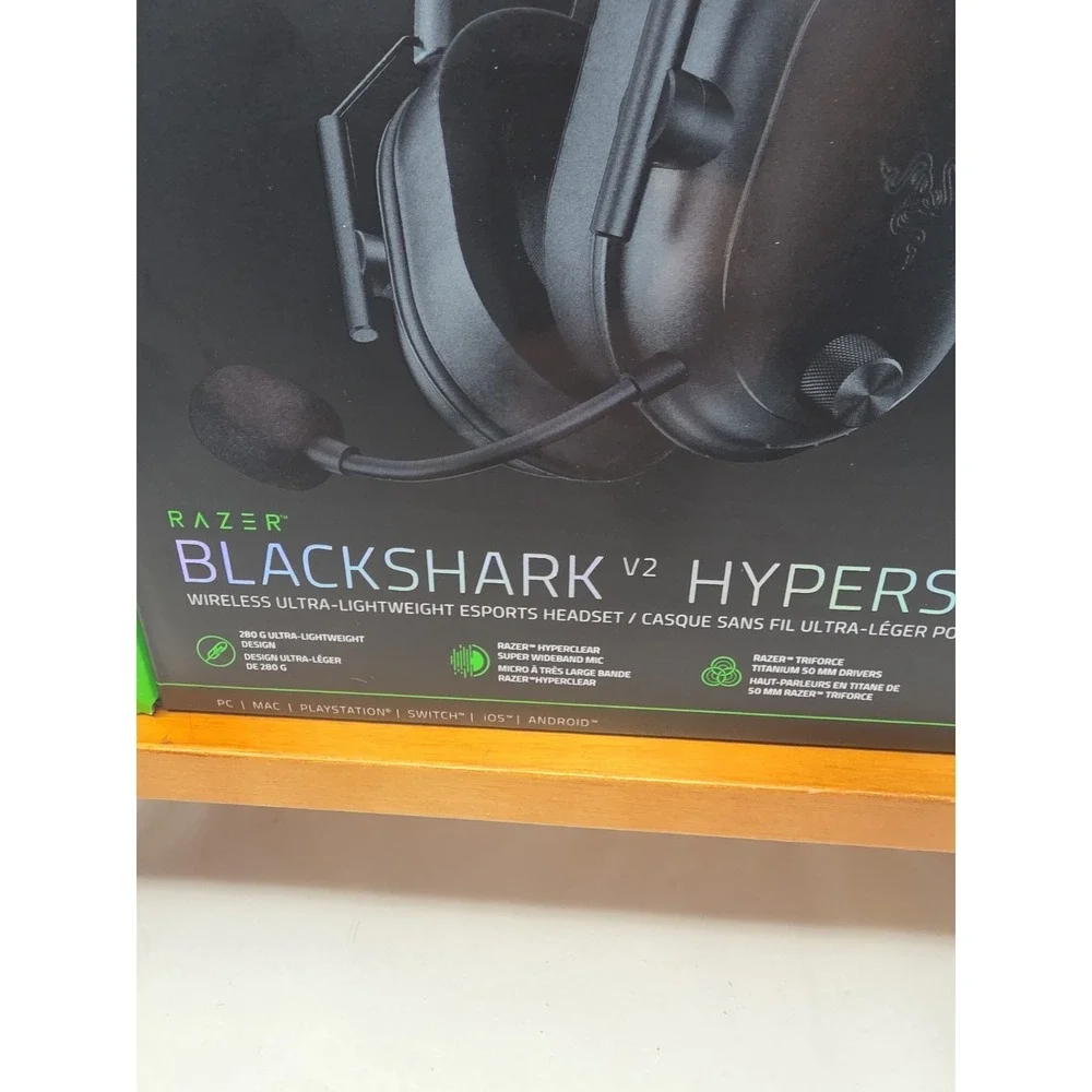 Razer BlackShark V2 HyperSpeed Wireless Gaming Headset THX Spatial Audio Sealed